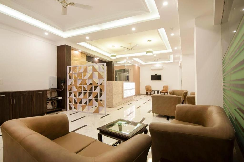 Hotel Almora Sky Near By Delhi International Airport With - Free Airport Pickup And Drop Nové Dillí Exteriér fotografie